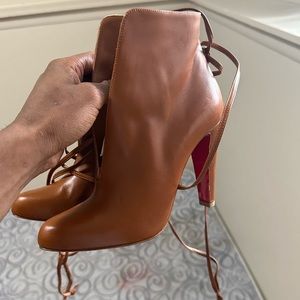 Women’s size 7 red bottoms